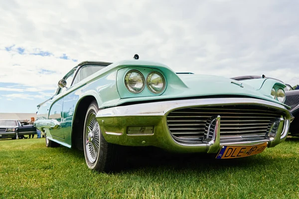 Turquoise Ford Thunderbird Vintage Car Show American Classic Retro Car — Stock Photo, Image