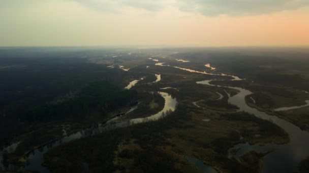 Luftaufnahme Des Dramatischen Sonnenaufgangs Himmel Und Landschaft Mit Geschwungenem Fluss — Stockvideo