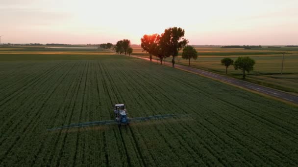 Tracteur Agricole Travaillant Sur Campagne Agricole Coucher Soleil Machines Agricoles — Video
