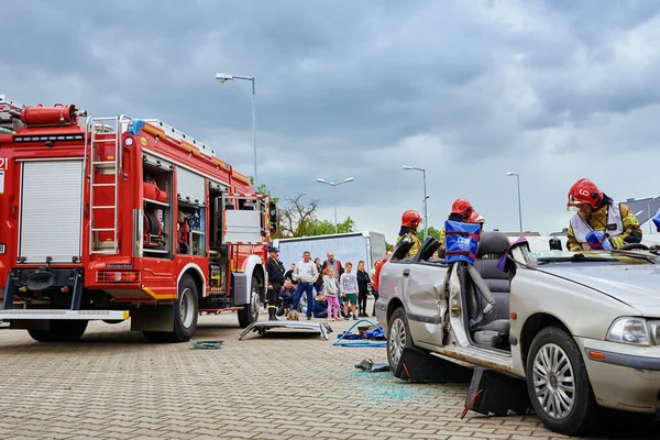 Firefighters Rescue Operation Training Rescuers Unlock Passenger Car Accident Katy — Stock Photo, Image