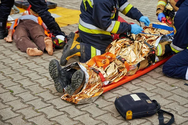 Rescuers Provide First Aid Victim Car Accident Person Injured Accident — Stock Photo, Image