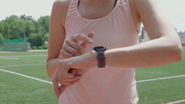 Woman Use Fitness Watch Cardio Exercises Checking Results Smart Watch — Vídeo de stock