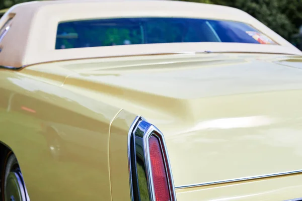 Back View Beige Vintage Car Exhibition Classic American Retro Car — Stockfoto