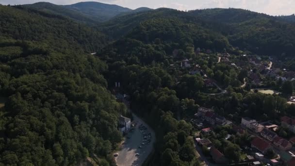 Aerial Drone View Small Town Mountains Summer Day Mountain Village — Vídeos de Stock