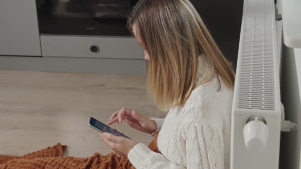 Worried Sad Woman Sits Blanket Heating Radiator Use Smartphone Rising — Vídeos de Stock