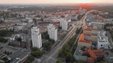 Avrupa 'da modern yerleşim alanı, hava manzaralı. Wroclaw Mahallesi, Polonya