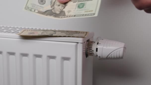 Counting Dollar Bills Heating Radiator Energy Crisis Concept Rising Costs — Vídeo de Stock