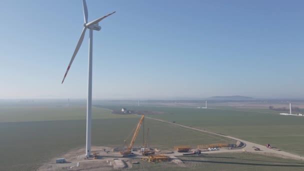 Vestas Wind Systems Szélerőmű Generátor Összeszerelésére Szolgáló Darukkal Felszerelt Építési — Stock videók