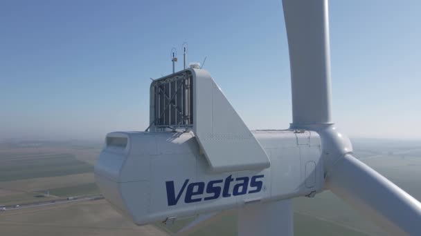 Turbina Wiatrowa Firmy Vestas Wind Systems Widok Lotu Ptaka Wieś — Wideo stockowe