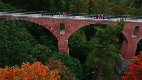 Spoorviaduct Srebrna Gora Het Najaar Polen Oriëntatiepunt Voor Toeristen Prachtig — Stockvideo