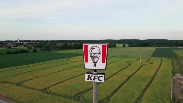 Vista Aérea Logotipo Kfc Cadeia Fast Food Restaurante Com Frango — Vídeo de Stock