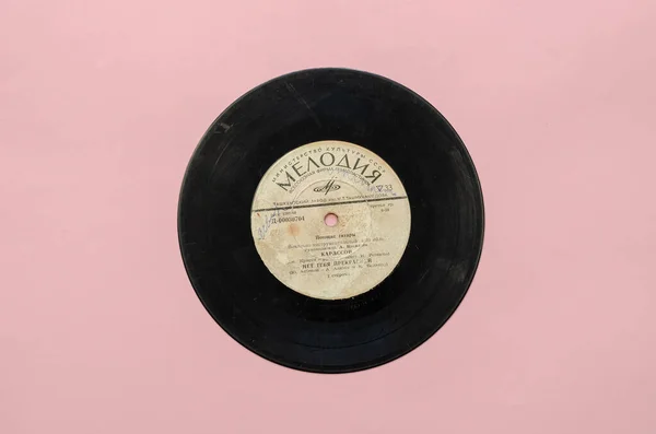 Grabación Vinilo Los Años Grabación Gramófono Negro Sobre Fondo Rosa — Foto de Stock