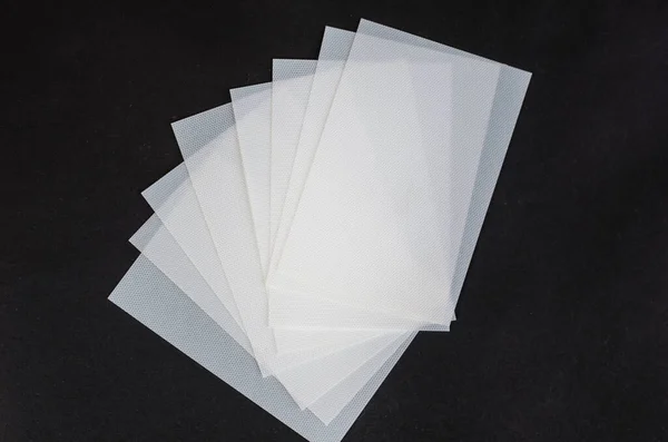 Μινιμαλιστική Σύνθεση Λευκά Πλαστικά Φύλλα Ορθογώνια Φύλλα Μαύρο Φόντο Γωνιακή — Φωτογραφία Αρχείου