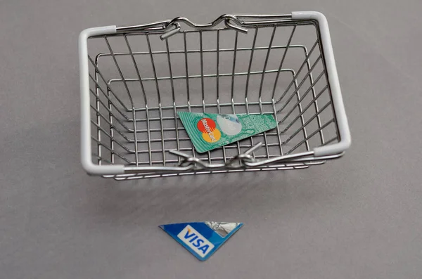 Blue Green Pieces Credit Cards Empty Shopping Cart Cut Pieces — Foto Stock