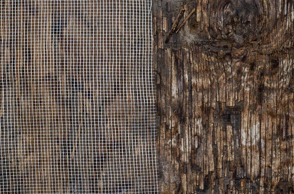 Plastic White Mesh Dark Wooden Background Cracked Wooden Surface Cracks — Stock Photo, Image
