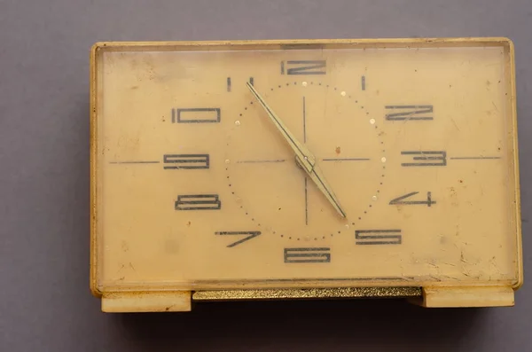 Antigua Urss Viejo Reloj Despertador Amarillo Plástico Sobre Fondo Gris —  Fotos de Stock
