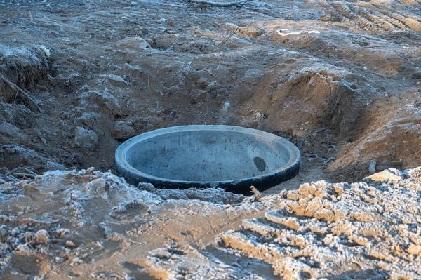 Anillo Hormigón Para Pozo Agua Suelo Congelado Hay Producto Hierro — Foto de Stock