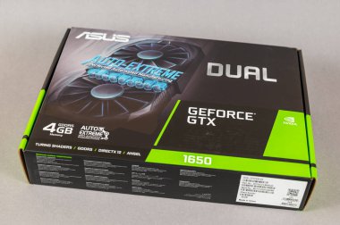ASUS GTX GTX 1650 grafik kartı gri arka planda. Modern bilgisayar parçaları. Ukrayna, Nikolaev - 02 09 2022