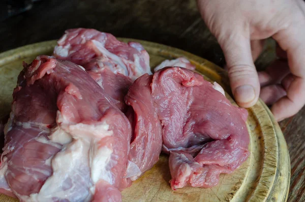 Primer Plano Mano Hombre Sosteniendo Pedazo Carne Cruda Hombre Adulto —  Fotos de Stock