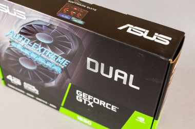 ASUS GTX GTX 1650 grafik kartı gri arka planda. Modern bilgisayar parçaları. Ukrayna, Nikolaev - 02 09 2022