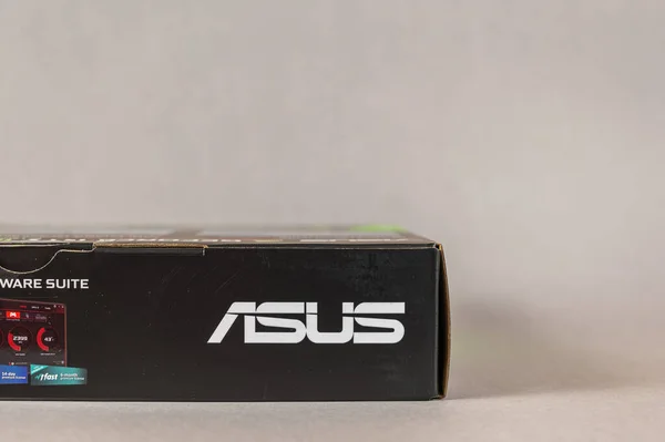 Asus Gforce Gtx1650图形卡的灰色背景 现代计算机组件 Ukraine Nikolaev 2022 — 图库照片