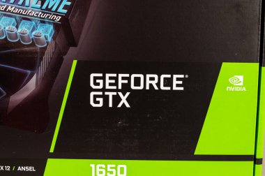 ASUS GTX GTX 1650 grafik kartı gri arka planda. Modern bilgisayar parçaları. Ukrayna, Nikolaev - 02 09 2022