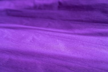 Buruşuk leylak kağıdının yakın çekimi.