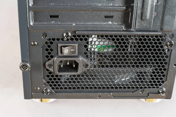 Achterkant Van Een Computer Zwarte Metalen Koffer Met Ventilatierooster Close — Stockfoto