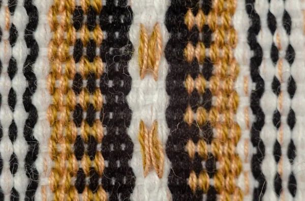 Rozproszone Ujęcie Etnicznego Wzorca Tkaniny Białe Brązowe Czarne Nici Tkane — Zdjęcie stockowe