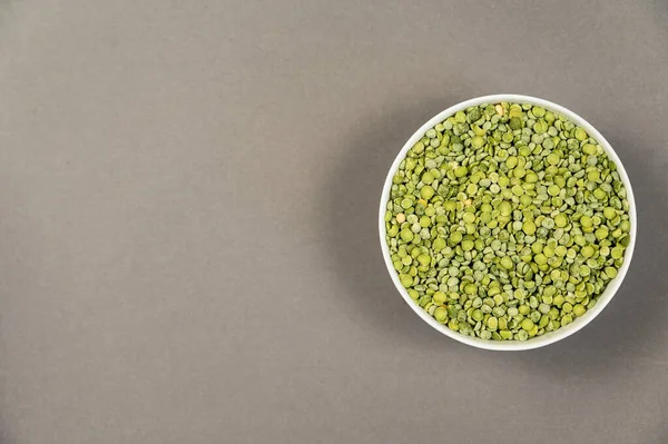 Uncooked Food Dry Split Peas White Ceramic Bowl Green Beans — Fotografia de Stock