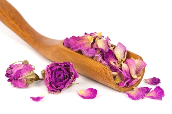 Wellness-Konzept mit getrockneten Rosenblättern. — Stockfoto