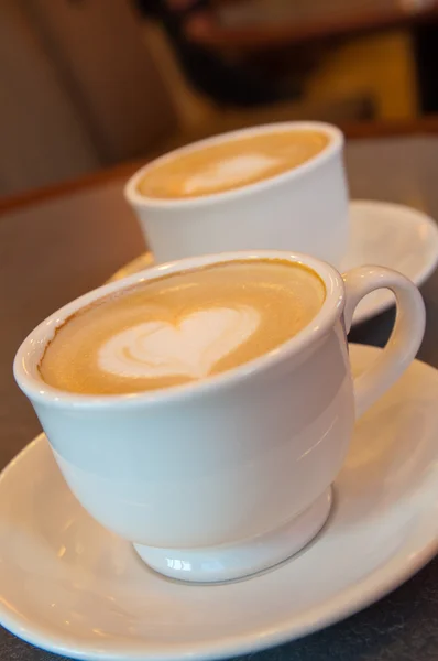 iki bardak kahve cappucino