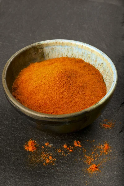 Μπολ με πικάντικο πιπέρι σε σκόνη — Φωτογραφία Αρχείου