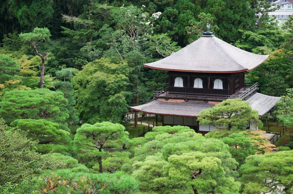 Pavilhão de prata na manhã de verão, Kyoto, Japão — Fotografia de Stock