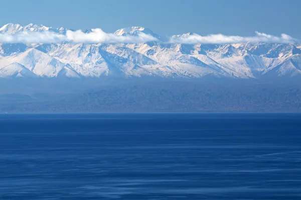 Lindo lago azul Imagem De Stock