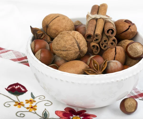 Anise, cinnamon and variety of nuts. — Stock Photo, Image