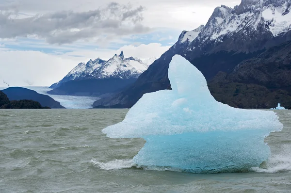 Shatter of iceberg — Stock Photo, Image