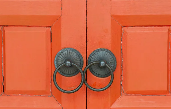Puerta de madera china roja vieja —  Fotos de Stock