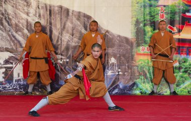 Shaolin Rahipleri Çin dövüş sanatları teşvik etmek için ücretsiz gösteri yapmak.