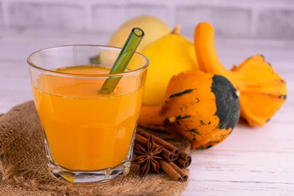 Jus Citrouille Frais Dans Verre Avec Tube Verre Gros Plan — Photo