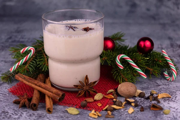 Plato Huevo Casero Navidad Tazas Bebida Tradicional —  Fotos de Stock