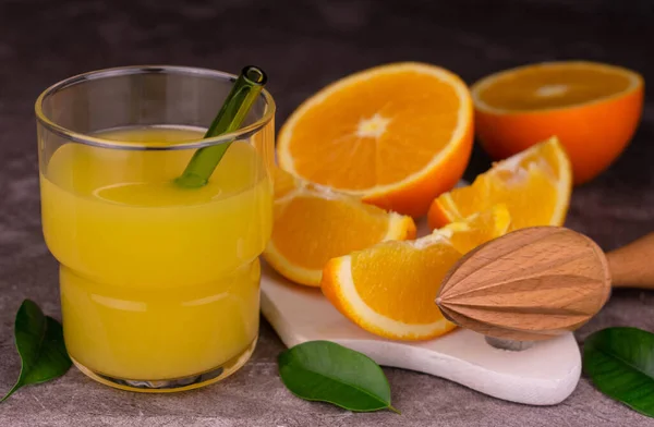 Φρεσκοστυμμένος Χυμός Πορτοκαλιού Ποτήρι — Φωτογραφία Αρχείου