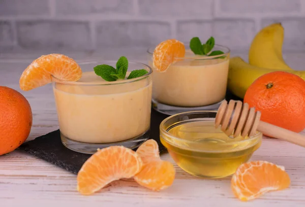 Tangerine Smoothie Honey Glasses Mint — Stock Photo, Image