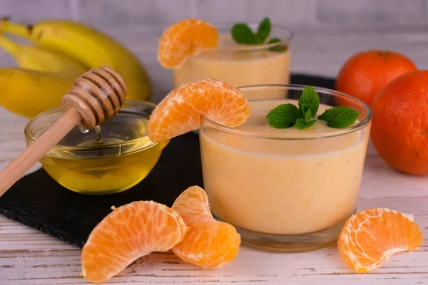 Tangerine Honey Smoothie Glasses Close — Stock Photo, Image