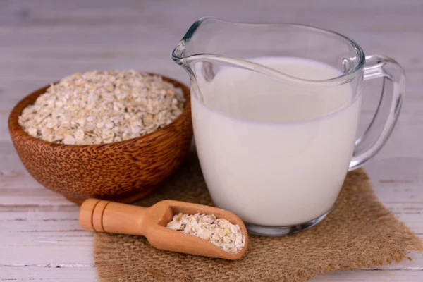 Latte Avena Senza Lattosio Decanter Vetro Fondo Bianco — Foto Stock