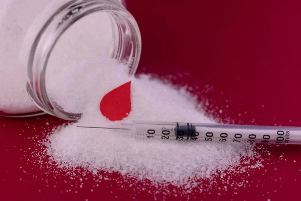 Jeringa Azúcar Insulina Sobre Fondo Rojo Concepto Diabetes — Foto de Stock