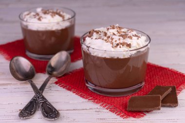 kremalı çikolata tatlı.