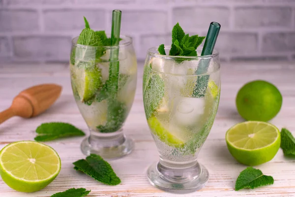 Cold Mojito Lime Mint Glasses — Stock Photo, Image