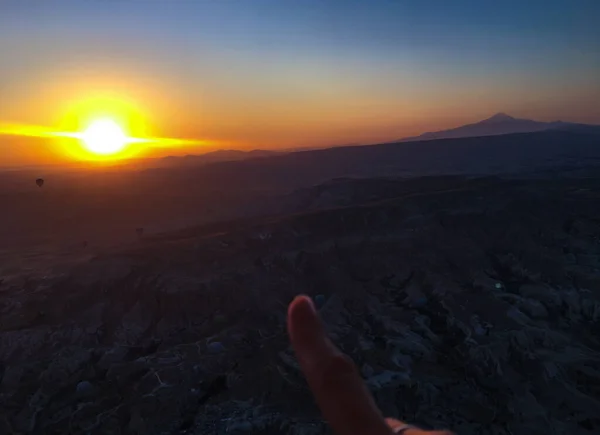 Horkovzdušný Balón Při Východu Slunce Cappadocii — Stock fotografie