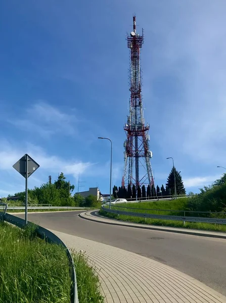 ポーランドのプシェミスル市にあるタタール山のテレビ塔とラジオ塔 — ストック写真